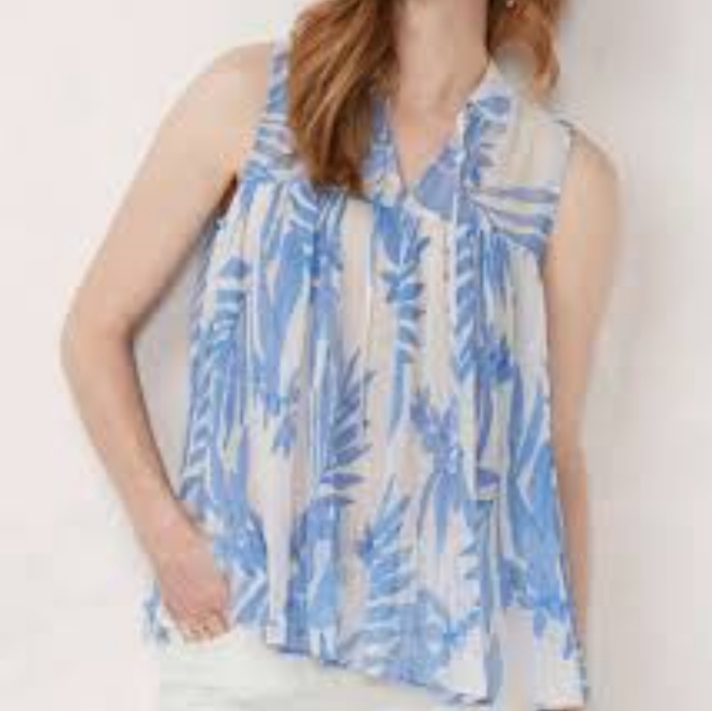 Lauren Conrad sheer collar tank Medium EUC